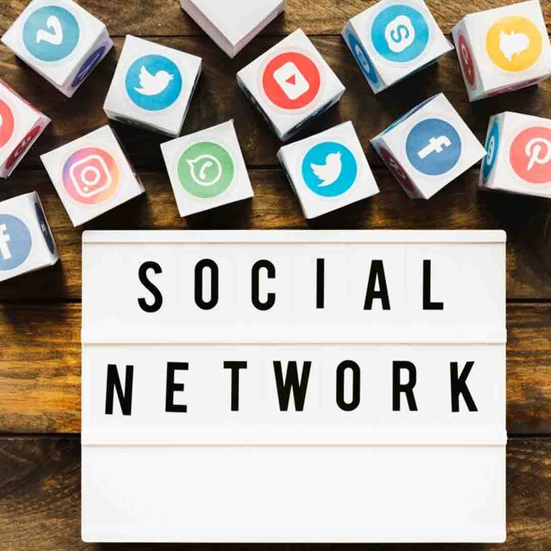 social media connect with local customers image